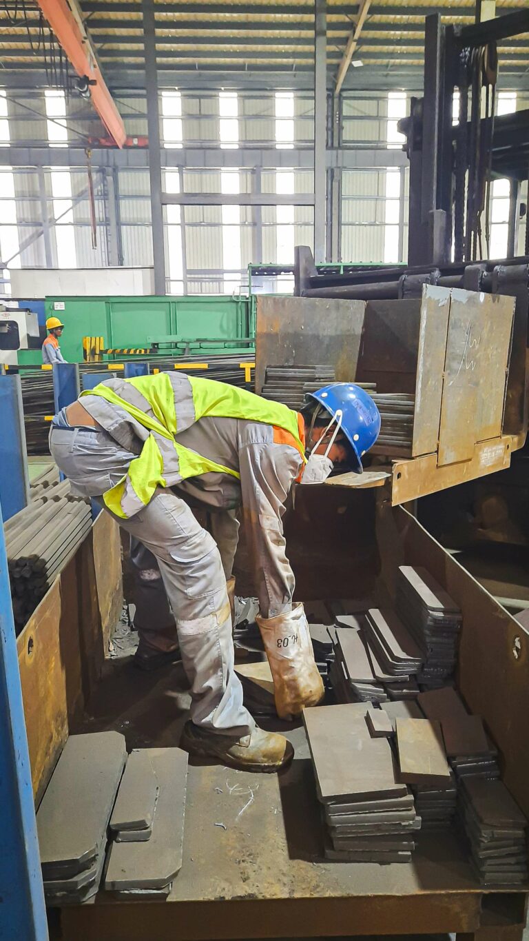 Manual Handling Meningkatkan Produktivitas Dengan Postur Kerja yang Aman 1